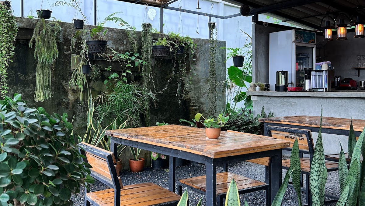 Hidden Tree Cafe & Restaurant